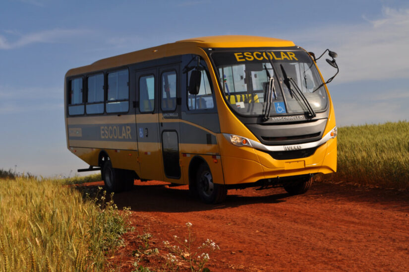 RUBIÁCEA E SANTA RITA D’OESTE SÃO CONTEMPLADAS COM ÔNIBUS ESCOLARES.