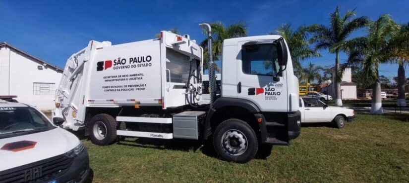 Semil lança edital para prefeituras interessadas em receber caminhões para a gestão de resíduos.